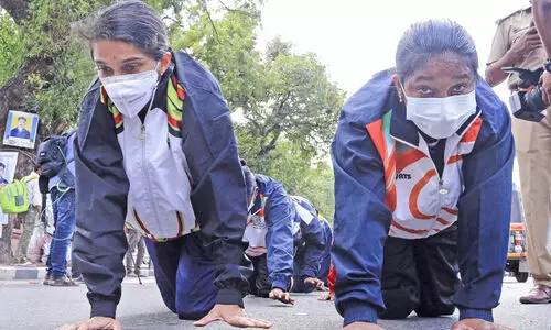 ജോ​ലി ആ​വ​ശ്യ​പ്പെ​ട്ട്​ സ​മ​രം; കാ​യി​ക​താ​ര​ങ്ങ​ളെ സ​ർ​ക്കാ​ർ ച​ർ​ച്ച​ക്ക്​ വി​ളി​ച്ചു