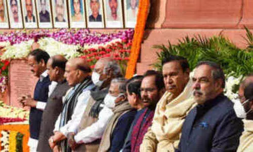 പാർലമെൻറ്​ ആക്രമണത്തി​ന്​ 20 വർഷം: ആദരാഞ്ജലി അർപ്പിച്ച് രാജ്യം