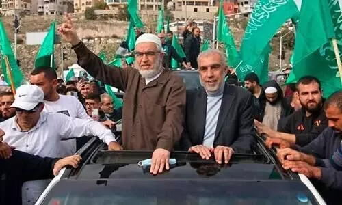 പ്രമുഖ ​ഫ​ല​സ്​​തീ​ൻ പ​ണ്ഡി​തൻ​ റാ​ഇ​ദ്​ സ​ലാ​ഹി​നെ ഇ​സ്രാ​യേ​ൽ മോ​ചി​പ്പി​ച്ചു