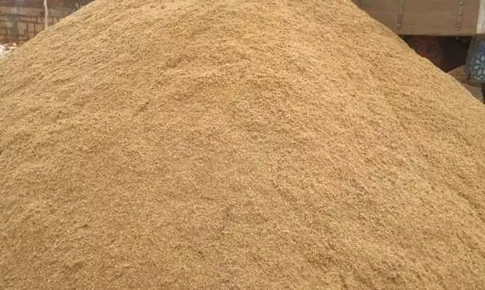 പൊന്നാനിയിൽ ആറ് കോടിയുടെ മണൽ കാണാതായ സംഭവം; പരസ്പരം പഴിചാരി തുറമുഖ വകുപ്പും ഹാർബർ എൻജിനീയറിങ് വകുപ്പും പൊന്നാനിയിൽ ആറ് കോടിയുടെ മണൽ കാണാതായ സംഭവം; പരസ്പരം പഴിചാരി തുറമുഖ വകുപ്പും ഹാർബർ എൻജിനീയറിങ് വകുപ്പും