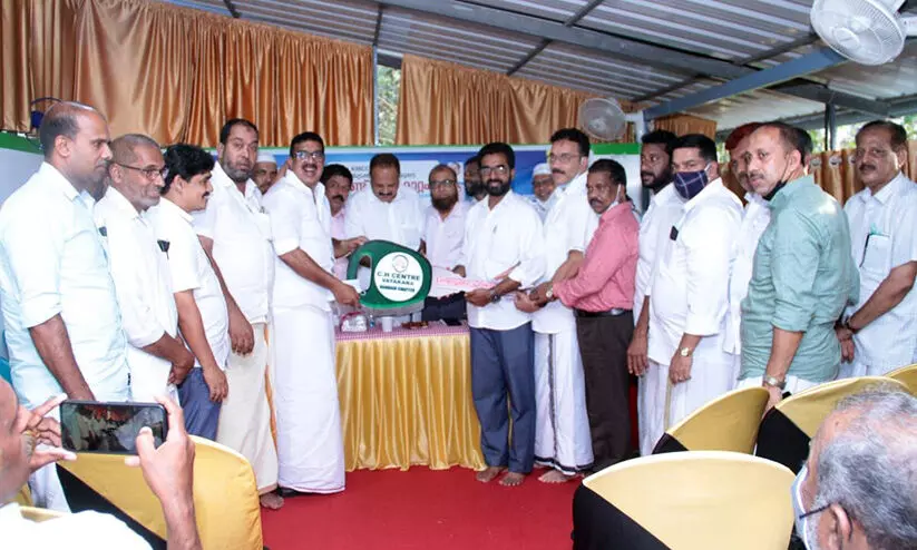 സി.എച്ച് സെൻററിന് ബൈക്ക് കൈമാറി സി.എച്ച് സെൻററിന് ബൈക്ക് കൈമാറി