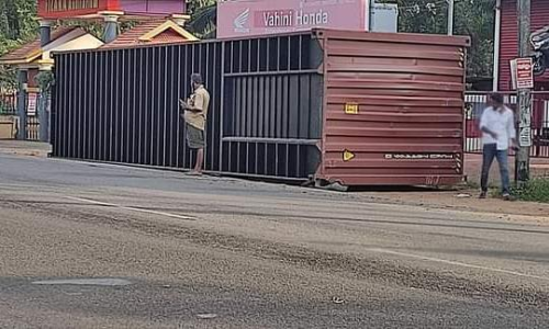 ഓടിക്കൊണ്ടിരിക്കെ ലോറിയിൽനിന്ന്​ കണ്ടൈനർ വേർപെട്ടു; വൻ ദുരന്തം ഒഴിവായി