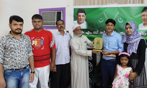 ഡോക്ടറേറ്റ് നേടിയ ദമ്പതികളെ കെ.എം.സി.സി ആദരിച്ചു ഡോക്ടറേറ്റ് നേടിയ ദമ്പതികളെ കെ.എം.സി.സി ആദരിച്ചു