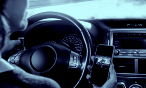 അശ്രദ്ധമായ ഡ്രൈവിങ്ങ്; 800 ദിര്‍ഹം പിഴയും ബ്ലാക്ക് പോയിൻറും