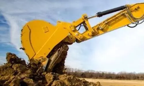 മണ്ണുമാന്തിയന്ത്രത്തി​െൻറ ഓയിൽ ടാങ്കിൽ മണ്ണ് നിറച്ചതായി പരാതി