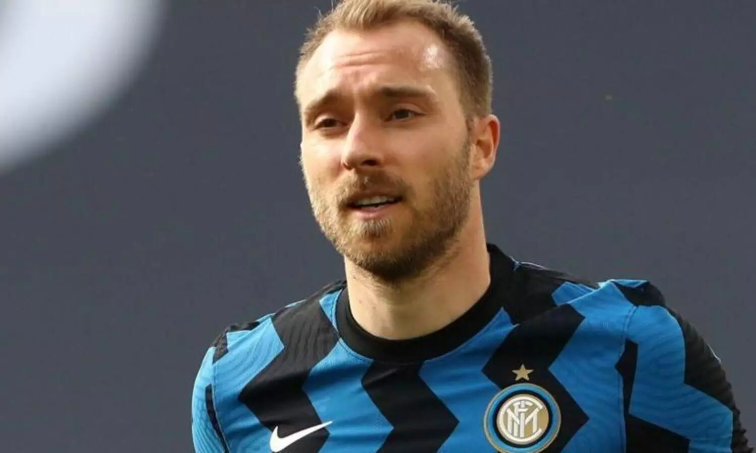 ഫുട്​ബാൾ ക​ളി​ക്കി​ടെ കു​ഴ​ഞ്ഞു​വീ​ണ എ​റി​ക്​​സ​െൻറ ക​രാ​ർ റ​ദ്ദാ​ക്കാ​ൻ ഇ​ൻ​റ​ർ