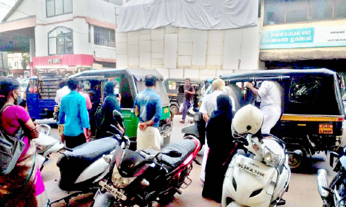 തൊട്ടിൽപാലം ഭാഗത്തേക്ക് ബസുകൾ കുറവ്; യാത്രാക്ലേശം