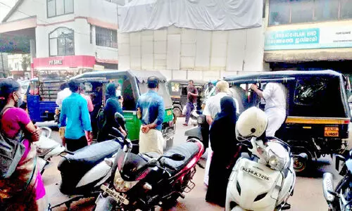 തൊട്ടിൽപാലം ഭാഗത്തേക്ക് ബസുകൾ കുറവ്; യാത്രാക്ലേശം