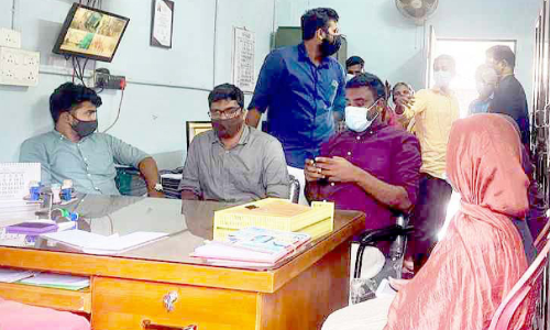 ലിംഗഭേദമില്ലാത്ത യൂനിഫോം; ബാലുശ്ശേരി ഗവ.ഗേൾസ് ഹയർ സെക്കൻഡറി സ്കൂൾ പ്രിൻസിപ്പിലിനെ  ഉപരോധിച്ചു