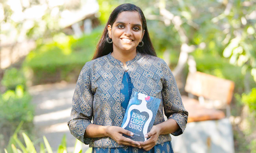 ദി​വ്യ ഹ​രി​ഹ​ര​െൻറ ര​ണ്ടാ​മ​ത്തെ പു​സ്ത​കം ബി​ഹൈ​ൻ​ഡ് ദി ​ക്ലോ​സ്ഡ് ഡോ​ർ​സ് പു​റ​ത്തി​റ​ങ്ങി