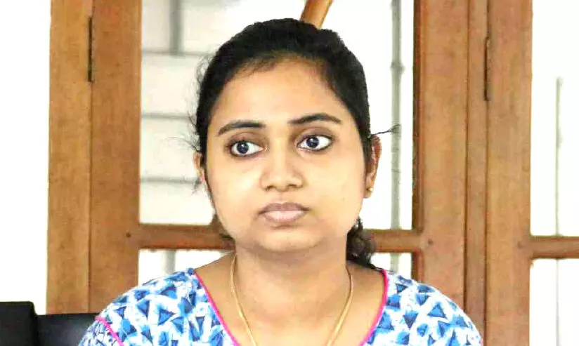 ആതിരക്ക് രണ്ടാം തവണയും വൃക്ക മാറ്റിവെക്കണം; വേണം, സുമനസ്സുകളുടെ കാരുണ്യം