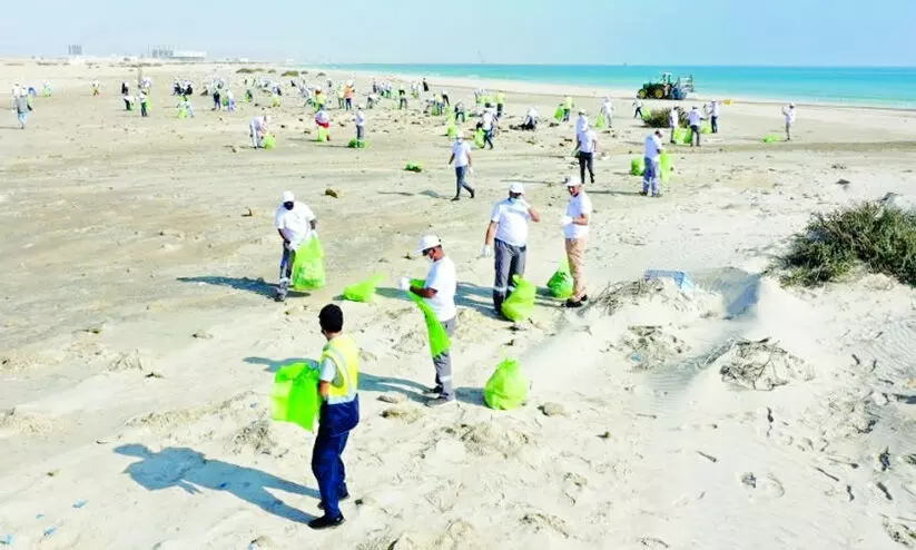 അൽ അൻറൗട്ട് ബീച്ചിൽ ശുചീകരണ കാമ്പയിൻ അൽ അൻറൗട്ട് ബീച്ചിൽ ശുചീകരണ കാമ്പയിൻ