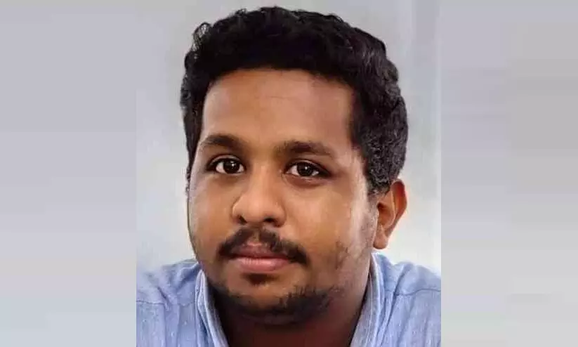 പിതാവ് മരിച്ച് രണ്ടാംമാസം യുവാവ് ട്രെയിൻ തട്ടി മരിച്ചു പിതാവ് മരിച്ച് രണ്ടാംമാസം യുവാവ് ട്രെയിൻ തട്ടി മരിച്ചു