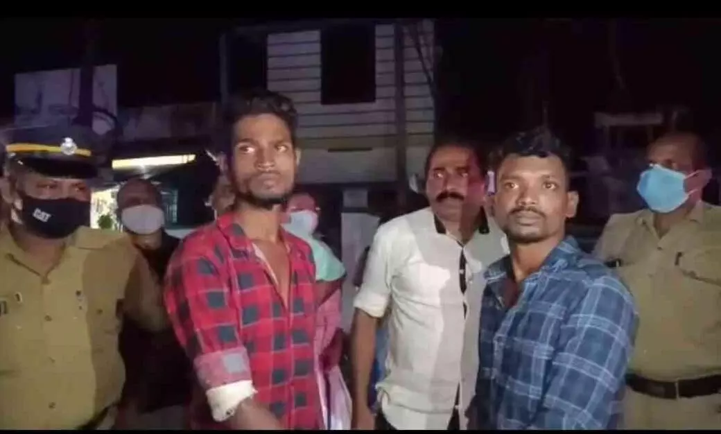 യുവാവിനെ കൊന്ന് കാൽ വലിച്ചെറിഞ്ഞ സംഭവം: പ്രതികളുമായി തെളിവെടുപ്പ് നടത്തി; ഒട്ടകം രാജേഷിനായി തെരച്ചിൽ തുടരുന്നു യുവാവിനെ കൊന്ന് കാൽ വലിച്ചെറിഞ്ഞ സംഭവം: പ്രതികളുമായി തെളിവെടുപ്പ് നടത്തി; ഒട്ടകം രാജേഷിനായി തെരച്ചിൽ തുടരുന്നു