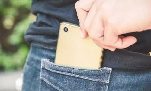 യുവാവിനെ ആക്രമിച്ച് ഫോണും പണവും കവർന്നു; മൂന്നു പേർ അറസ്​റ്റിൽ