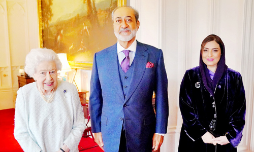 എലിസബത്ത് രാജ്ഞിയുമായി സുൽത്താ​െൻറ കൂടിക്കാഴ്​ച