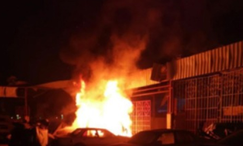 ഹൂതികളുടെ മിസൈൽ ആക്രമണം; വർക്ക്​ ഷാപ്പുകൾക്കും വാഹനങ്ങൾക്കും തീപിടിച്ചു