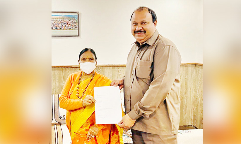 വിമാനത്താവളങ്ങളിലെ പി.സി.ആർ ടെസ്റ്റ് നിരക്ക് ഒഴിവാക്കാന് നിവേദനം നൽകി വിമാനത്താവളങ്ങളിലെ പി.സി.ആർ ടെസ്റ്റ് നിരക്ക് ഒഴിവാക്കാന് നിവേദനം നൽകി