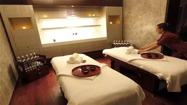 ലൈംഗികവൃത്തിയുമായി ബന്ധമില്ല; ക്രോസ് ജെൻഡർ മസാജിനുള്ള വിലക്ക് നീക്കി കോടതി ലൈംഗികവൃത്തിയുമായി ബന്ധമില്ല; ക്രോസ് ജെൻഡർ മസാജിനുള്ള വിലക്ക് നീക്കി കോടതി