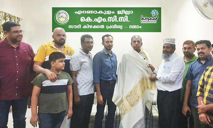 സമരം ചെയ്ത യുവാക്കള്ക്ക് നേരെ തീവ്രവാദ അന്വേഷണം അപലപനീയം -കെ.എം.സിസി സമരം ചെയ്ത യുവാക്കള്ക്ക് നേരെ തീവ്രവാദ അന്വേഷണം അപലപനീയം -കെ.എം.സിസി