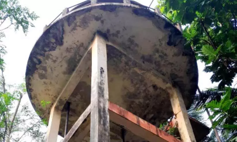 കുടിവെള്ളത്തിനായി നെട്ടോട്ടമോടി നീലേശ്വരത്തെ തീരദേശ മേഖല കുടിവെള്ളത്തിനായി നെട്ടോട്ടമോടി നീലേശ്വരത്തെ തീരദേശ മേഖല