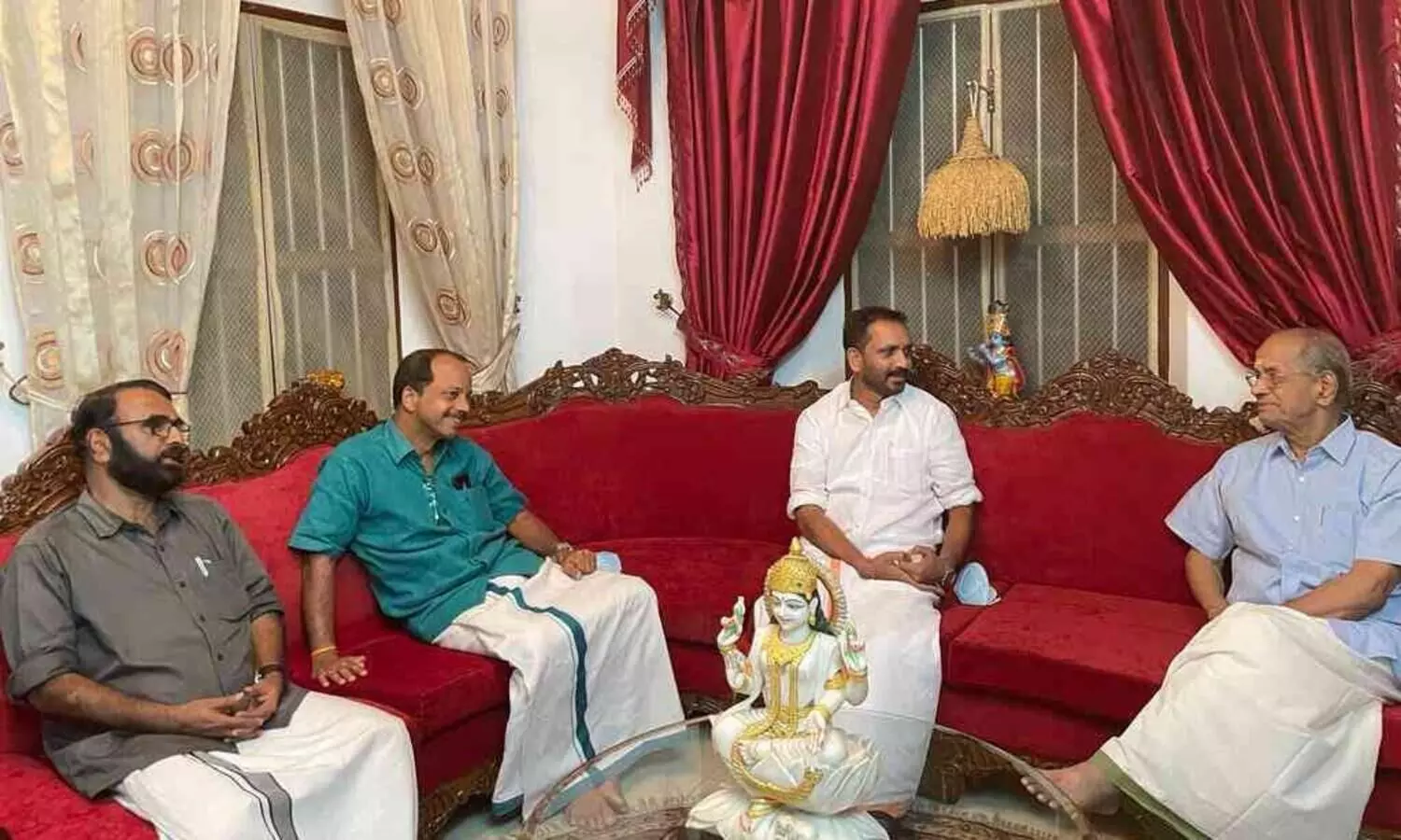 ഇ. ശ്രീധരനെ അനുനയിപ്പിച്ച് കെ. സുരേന്ദ്രൻ - വിഡിയോ