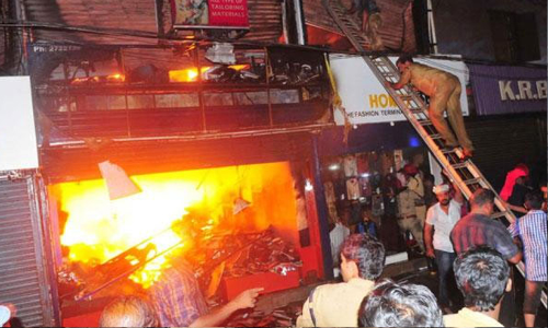 മിഠായിത്തെരുവിലെ തുടർ തീപിടിത്തം പൊലീസ്​, ഫയർഫോഴ്​സ്​ റിപ്പോർട്ടുകൾ കടലാസിലൊതുങ്ങി