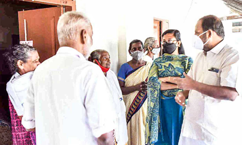 വെള്ളപ്പൊക്കത്തിന് ശമനമില്ല; വൈപ്പിനില്‍ ജനം ദുരിതക്കെട്ടില്‍ തന്നെ