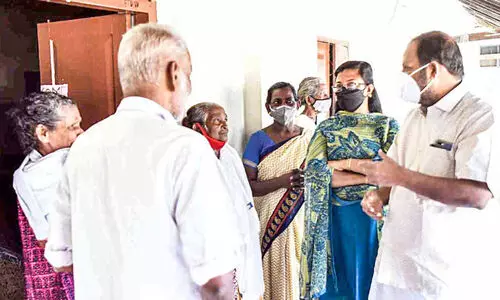 വെള്ളപ്പൊക്കത്തിന് ശമനമില്ല; വൈപ്പിനില്‍ ജനം ദുരിതക്കെട്ടില്‍ തന്നെ