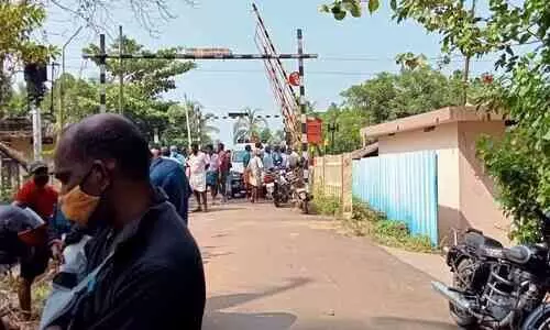 മകനെ രക്ഷിക്കാൻ ശ്രമിക്കുന്നതിനിടെ പിതാവും മകനും ട്രെയിൻ തട്ടി മരിച്ചു