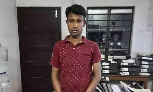 ആലുവയിൽ അഞ്ച് കിലോ കഞ്ചാവ് പിടികൂടി ആലുവയിൽ അഞ്ച് കിലോ കഞ്ചാവ് പിടികൂടി