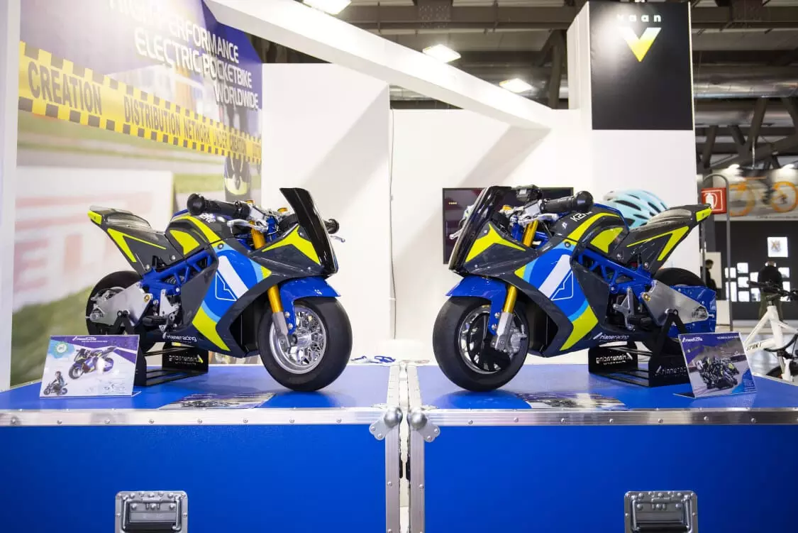 ഇന്ത്യൻ ലൈഫ്സ്റ്റൈൽ ഇ-മൊബിലിറ്റി സ്റ്റാർട്ട്-അപ്പായ വാൻ ആഗോളതലത്തിൽ ലോഞ്ച് ചെയ്തു. ഇന്ത്യൻ ലൈഫ്സ്റ്റൈൽ ഇ-മൊബിലിറ്റി സ്റ്റാർട്ട്-അപ്പായ വാൻ ആഗോളതലത്തിൽ ലോഞ്ച് ചെയ്തു.