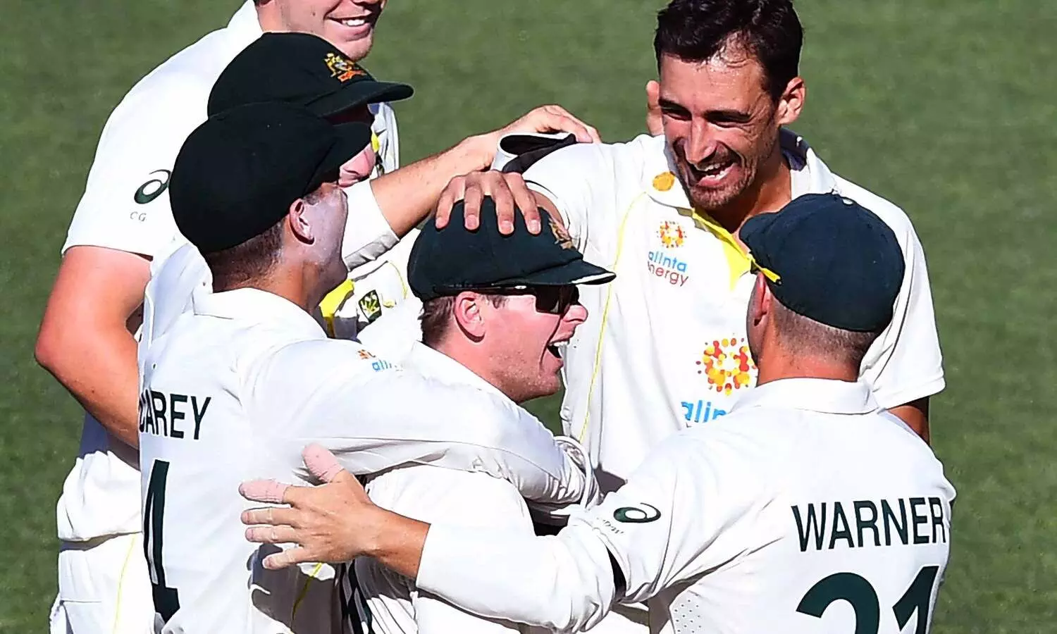 ആഷസിൽ ഓസീസ്​ വാഴ്​ച; നടുവൊടിഞ്ഞ്​ ഇംഗ്ലീഷ്​ ബാറ്റിങ്​