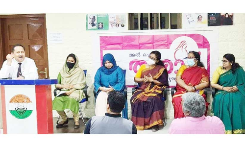 ഷാ​ർ​ജ പു​സ്ത​ക​മേ​ള​: മൂന്നു വനിതകളെ ആ​ദ​രി​ച്ചു