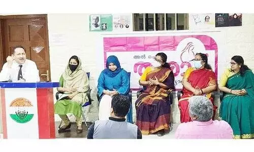 ഷാ​ർ​ജ പു​സ്ത​ക​മേ​ള​: മൂന്നു വനിതകളെ ആ​ദ​രി​ച്ചു