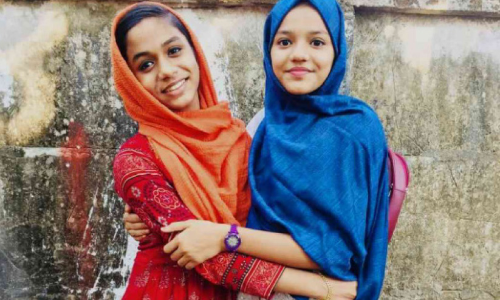 അറബി കാലിഗ്രഫിയിൽ മികവുതെളിയിച്ച്​ കൂട്ടുകാരികൾ