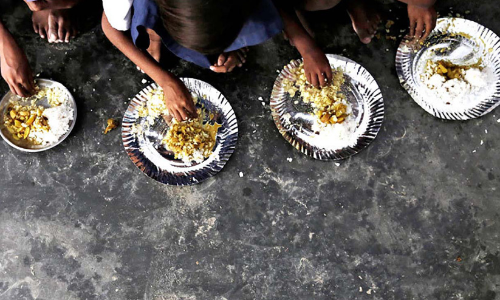 അന്നമൂട്ടിയ പണമെപ്പോൾ കിട്ടും?; ഒ​രേ ചോ​ദ്യ​വു​മാ​യി സ്​​കൂ​ളു​ക​ളി​ലെ പ്ര​ഥ​മാ​ധ്യാ​പ​ക​രും പാ​ച​ക​ത്തൊ​ഴി​ലാ​ളി​ക​ളും