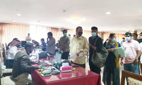 യാം​ബു​വി​ൽ കോ​ൺ​സു​ലാ​ർ സ​ന്ദ​ർ​ശ​നം; സേ​വ​നം കി​ട്ടാ​തെ പ്ര​വാ​സി​ക​ൾ മ​ട​ങ്ങി​യ​താ​യി പ​രാ​തി