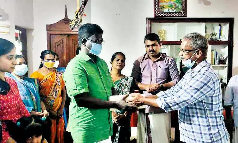 അധ്യാപികയുടെ സ്മരണയിൽ അംഗൻവാടിക്ക് സ്വന്തം കെട്ടിടമുയരുന്നു അധ്യാപികയുടെ സ്മരണയിൽ അംഗൻവാടിക്ക് സ്വന്തം കെട്ടിടമുയരുന്നു