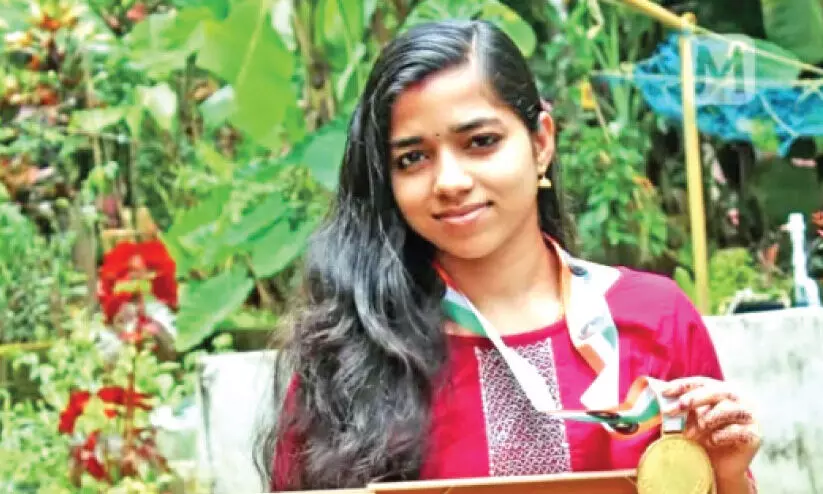 കൈകളിൽ ഏഴ് ലോകാത്ഭുതങ്ങൾ; ഗിന്നസ്​ ലക്ഷ്യമിട്ട്​ കടലുണ്ടിക്കാരി