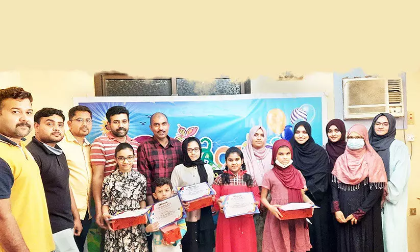 മ​ല​ർ​വാ​ടി മ​ത്സ​ര​ങ്ങ​ൾ: സ​മ്മാ​ന വി​ത​ര​ണം