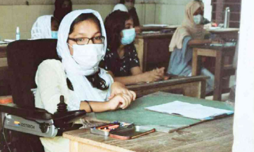 വെല്ലുവിളി​കളെ തോൽപിച്ച് അവൾ​ സ്കോളർഷിപ് പരീക്ഷക്കെത്തി