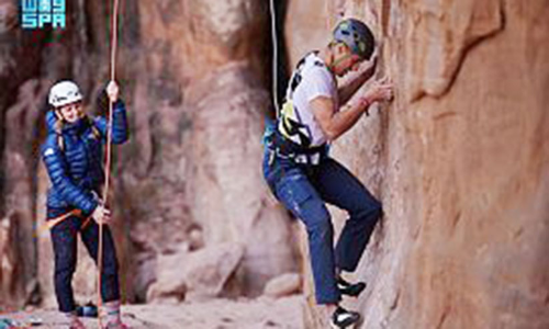 നി​യോ​മി​ൽ സാ​ഹ​സി​ക മ​ല​ക​യ​റ്റം