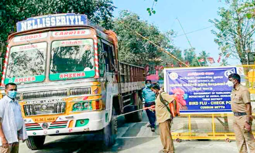 പക്ഷിപ്പനി: അതിർത്തിയിൽ ജാഗ്രത; വാഹനങ്ങൾ അണുമുക്തമാക്കുന്നു