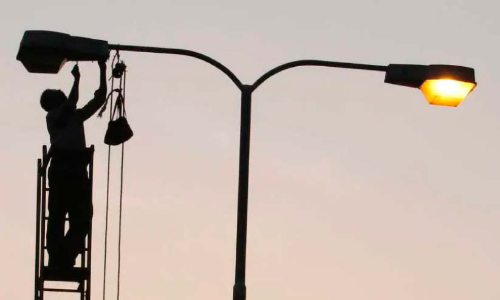 ട്യൂബ്​ ലൈറ്റുകൾ ഡ്യൂപ്ലിക്കേറ്റെന്ന് കൗൺസിലർമാർ