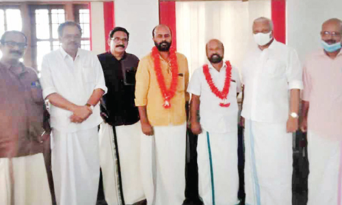 ക​യ്പ​മം​ഗ​ല​ത്ത് സി.​പി.​ഐ​യി​ൽ പൊ​ട്ടി​ത്തെ​റി; ര​ണ്ട് നേ​താ​ക്ക​ൾ സി.​പി.​എ​മ്മി​ൽ