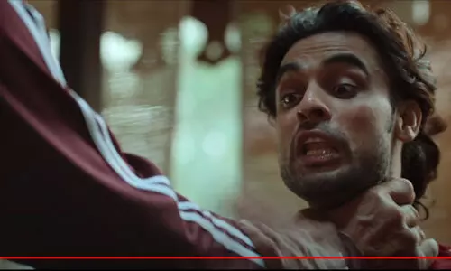 അമേരിക്കൻ സൂപ്പർഹീറോയാകാൻ മിന്നൽ മുരളിക്ക്​ ദ ഗ്രേറ്റ്​ ഖലി ടെസ്റ്റ്​ - രസകരമായ വിഡിയോ പുറത്ത്​