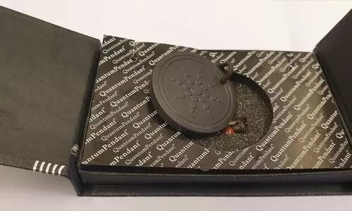 5ജി സിഗ്​നലുകളെ തടയാൻ ആന്‍റി 5ജി നെക്‌ലെയ്സ്​; ധരിച്ചാൽ പണിയാകുമെന്ന്​ മുന്നറിയിപ്പ്​