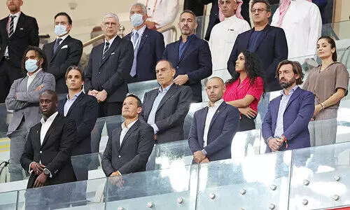 ഗാലറി നിറയെ ഇതിഹാസങ്ങൾ