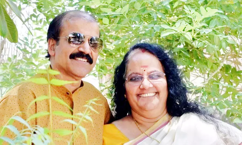 ബ്രിട്ടീഷ് എംബസിയിൽ നാലര പതിറ്റാണ്ട്; ശശിധരനും ഭാര്യയും നാട്ടിലേക്കു മടങ്ങുന്നു ബ്രിട്ടീഷ് എംബസിയിൽ നാലര പതിറ്റാണ്ട്; ശശിധരനും ഭാര്യയും നാട്ടിലേക്കു മടങ്ങുന്നു